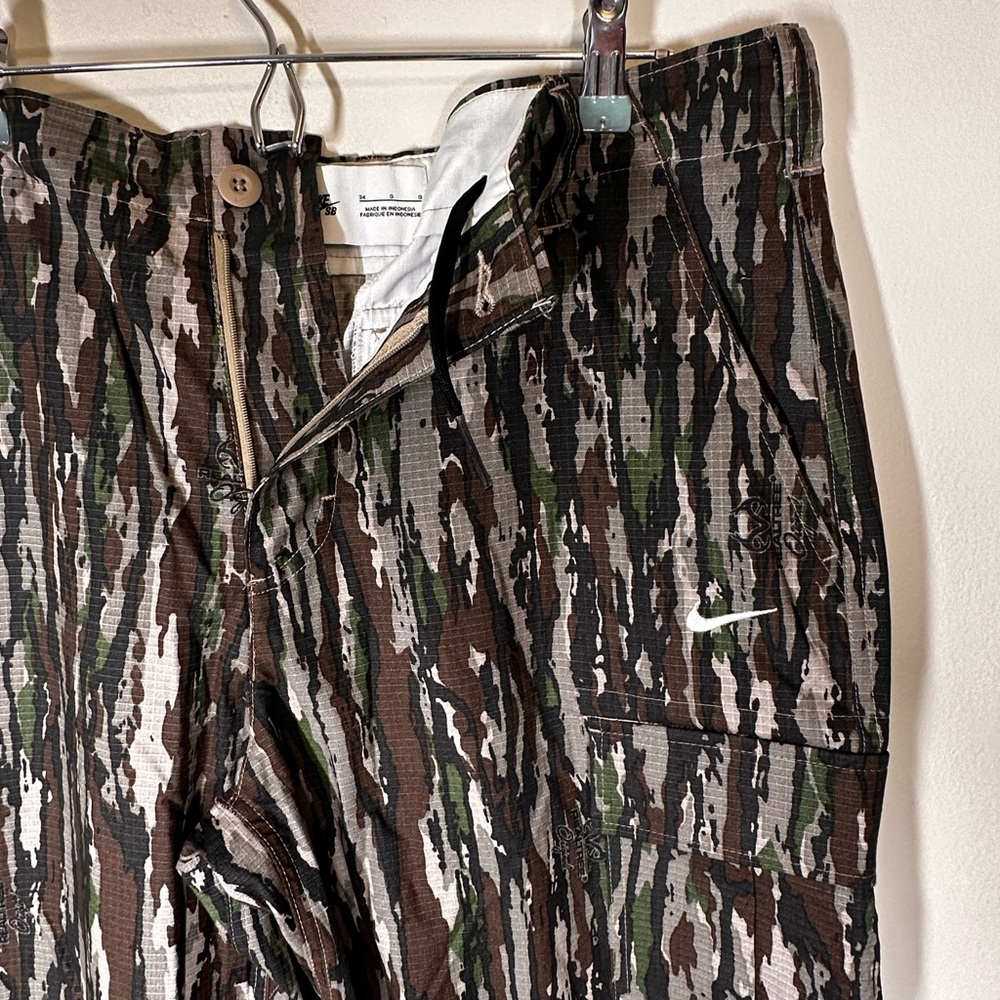 Green and Brown Cargo Pants with Durable Design